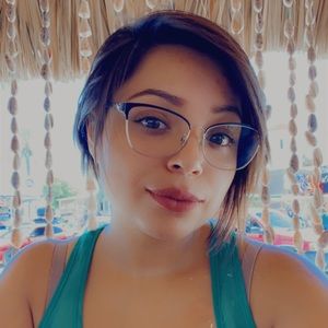 Meet your Posher, Yessenia